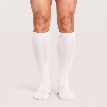 Calcetines de compresión de bambú KIMA para hombre en blanco, de frente